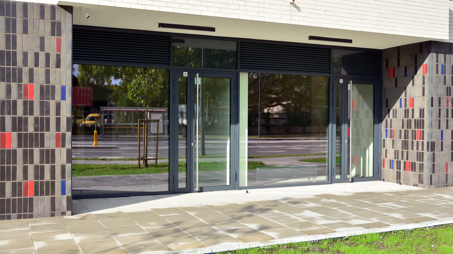 Why Automatic Doors Are Ideal for Shops Image